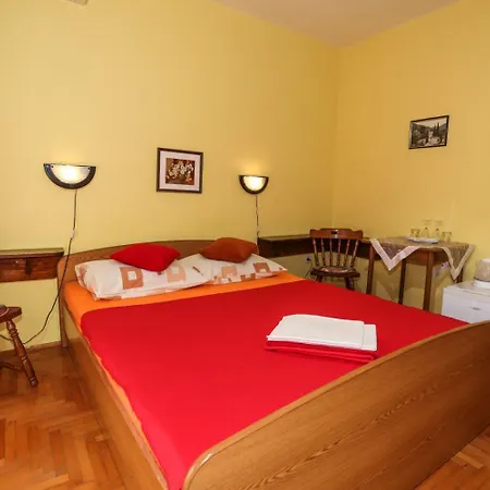 Apartment And Marlene Milna (Hvar)